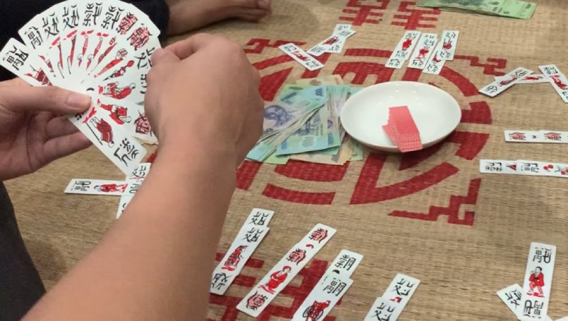 Có thể đánh chắn bịp bằng việc giấu bài